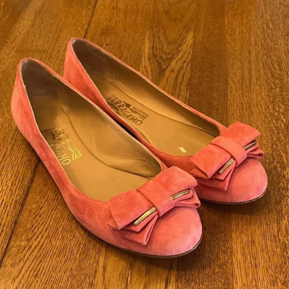 Woman’s Ferragamo pink suede flat with bow. Size 7.5. Barely worn. So beautiful!